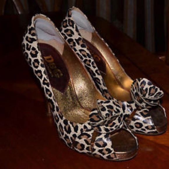Dolce & Gabbana peep toe animal print heels. - Picture 1 of 7